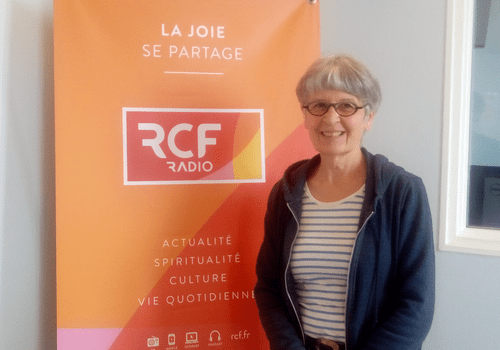 Michèle Lemaire dans les studios de RCF en Berry. 