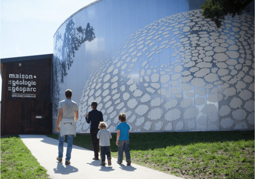 L'entrée de la Maison de la Géologie, ouverte à tous