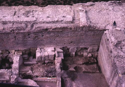 Enceinte urbaine antique de Tours (site du château)