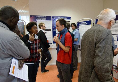 Une photo prise dans l'exposition "La recherche en cosmologie" à l'Institut d'astrophysique de Paris