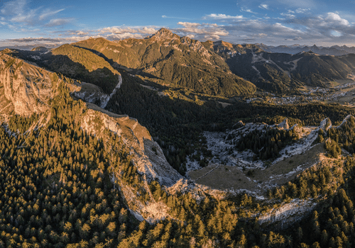 Vue aérienne du Mont-César.