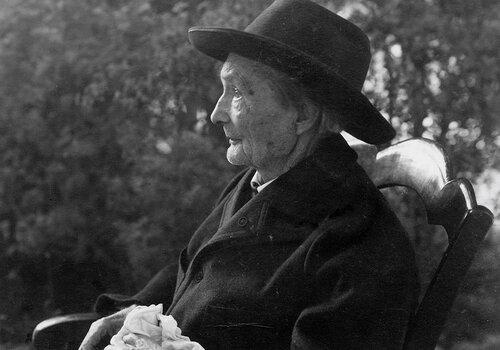 le naturaliste Jean-Henri Fabre, avec son chapeau
