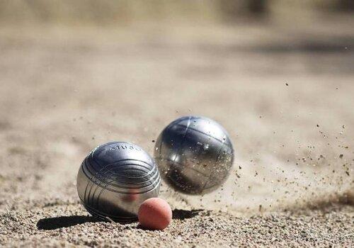 petanque-boules-choc-cochonnet