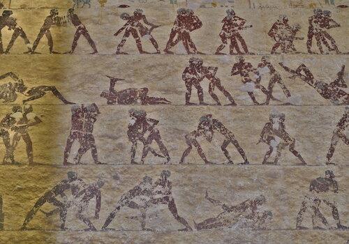 Représentation de lutteurs sur une peinture murale égyptienne