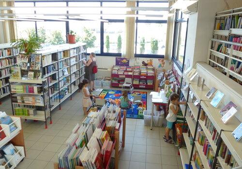 intérieur de la bibliothèque