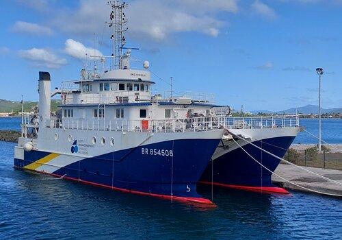 L'Antéa, à son port d'attache, Nouméa.