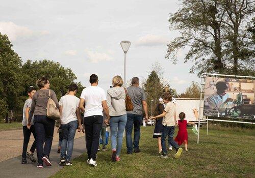 Visite en famille des labos et des stands