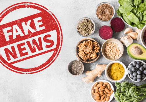 Images de fruits et légumes avec un logo fake news en rouge.