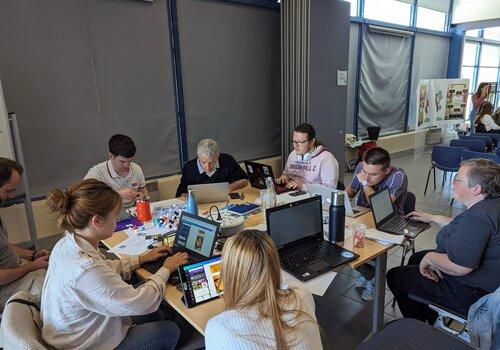 groupe de jeunes lors du hackathon fds 2024