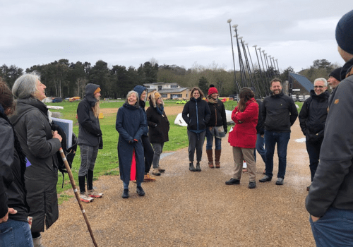 Photo d'un groupe enthousiaste