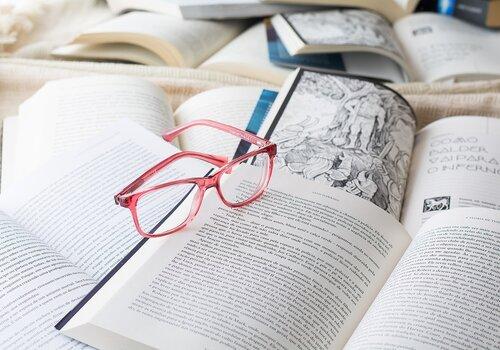 Livres et lunettes 