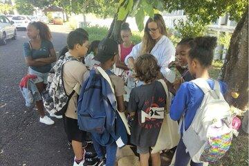 un groupe d'enfant à l'atelier