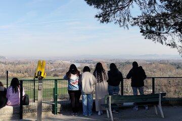 Jardin des Doms à Avignon, groupe de personnes regardant le paysage.