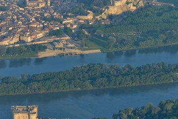 Vue aérienne de Beaucaire et Tarascon 